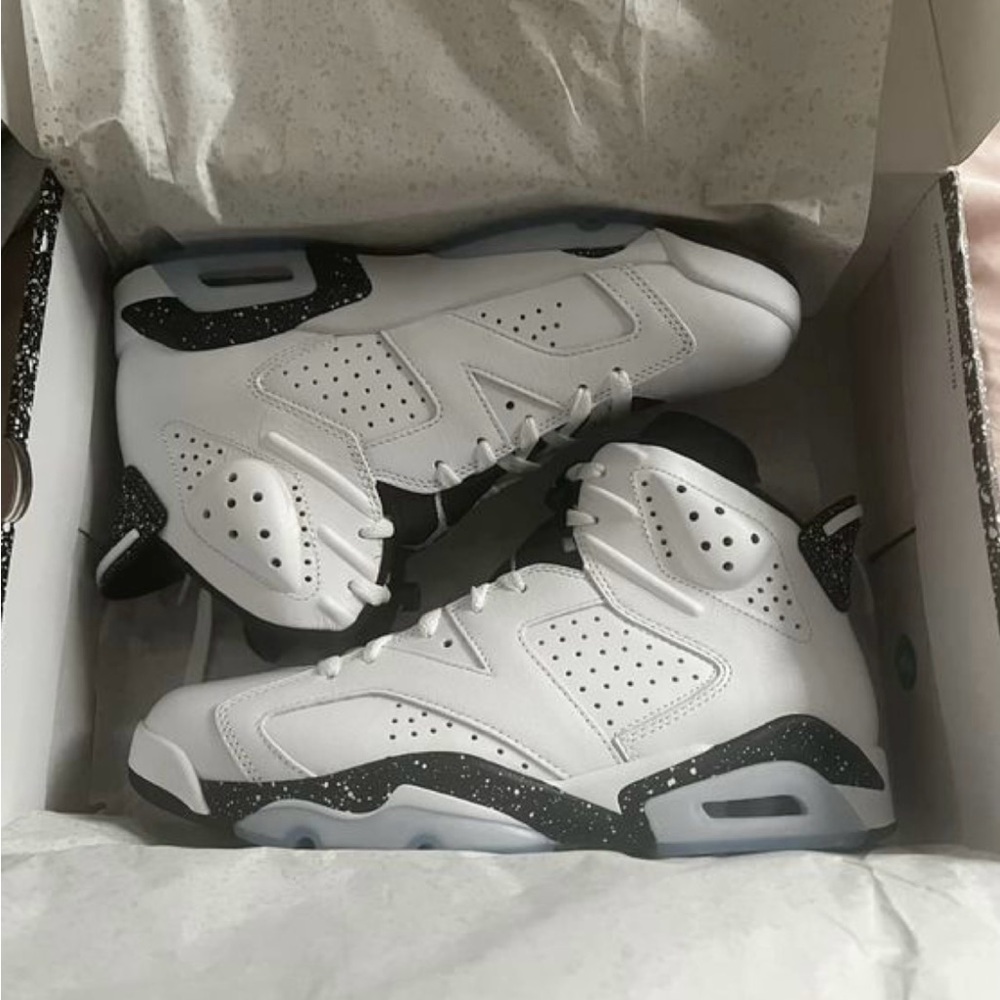 Reverse Oreo Jordan 6, brand new, great condition, comes with box and all - Picture 2 of 2